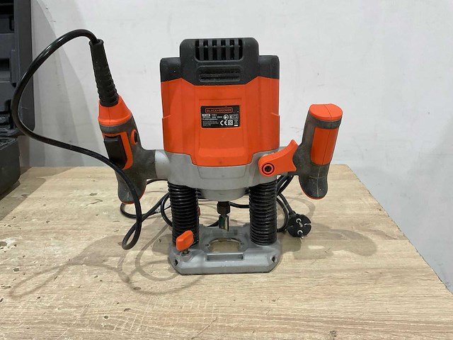 Black&decker - kw1200e - bovenfrees - afbeelding 5 van  8