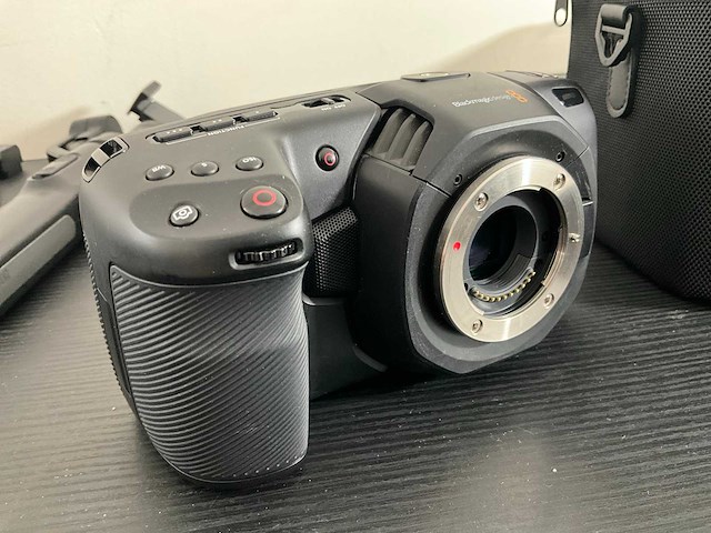 Blackmagic design 4k pocket cinema fotocamera en toebehoren - afbeelding 1 van  8