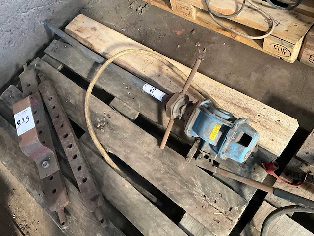 Blackmer 525 - vatenpomp handbediende zuigerpomp - overige tractoren - afbeelding 1 van  3