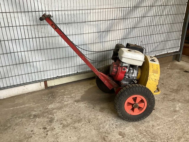 Bladblazer kwh - honda gx240 max - - afbeelding 1 van  7