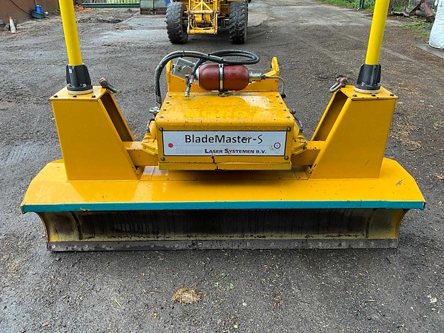 Bladmaster-s leveller laserbak 235 cm - afbeelding 16 van  18