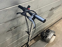 Blata - gemotoriseerde step - afbeelding 3 van  10