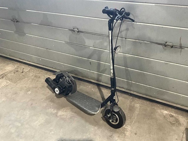 Blata - gemotoriseerde step - afbeelding 8 van  10