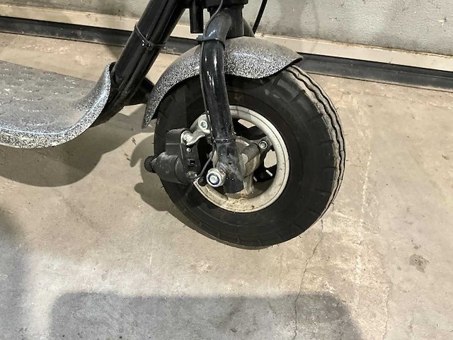 Blata - gemotoriseerde step - afbeelding 9 van  10