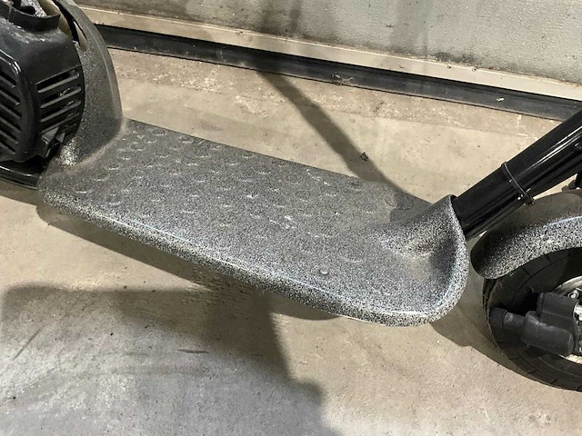 Blata - gemotoriseerde step - afbeelding 10 van  10