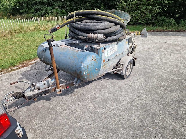Blauw betonpomp - afbeelding 4 van  10