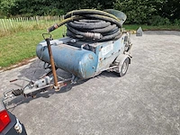 Blauw betonpomp - afbeelding 4 van  10