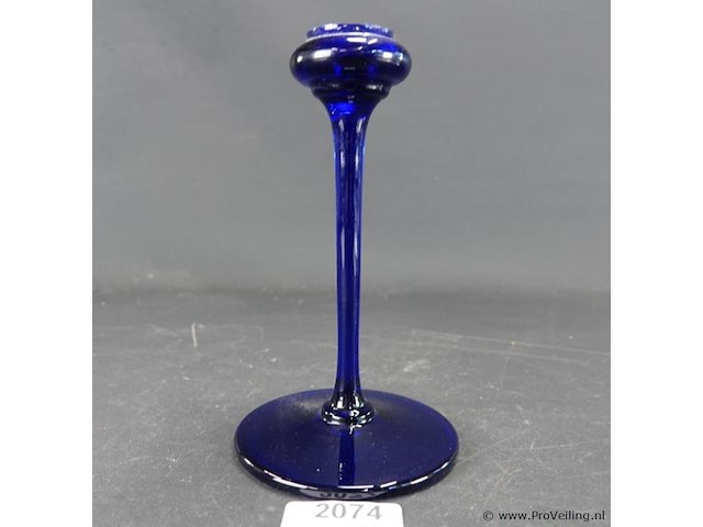 Blauw glazen kandelaar - afbeelding 2 van  5