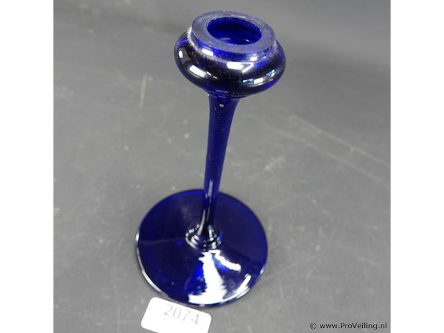 Blauw glazen kandelaar - afbeelding 3 van  5