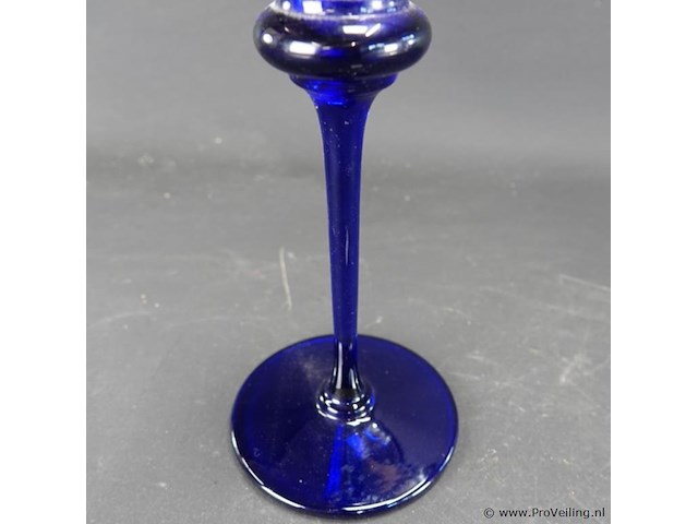 Blauw glazen kandelaar - afbeelding 4 van  5