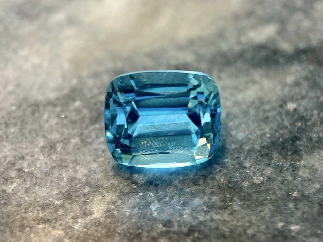Blauwe topaas 12.28 ct - afbeelding 1 van  4