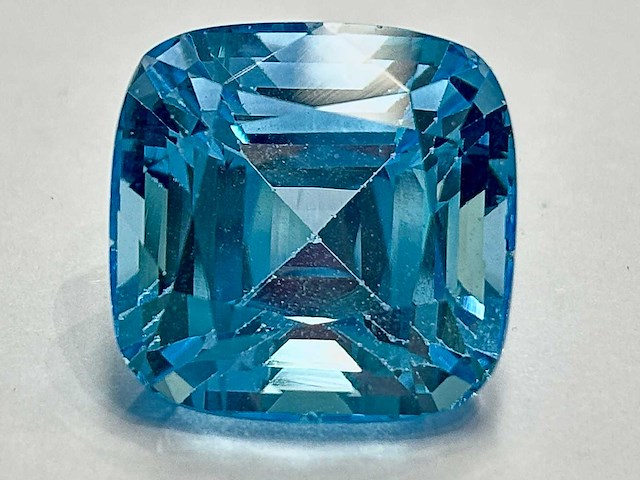 Blauwe topaas 33.53 carat natuurlijke topaas - afbeelding 1 van  4