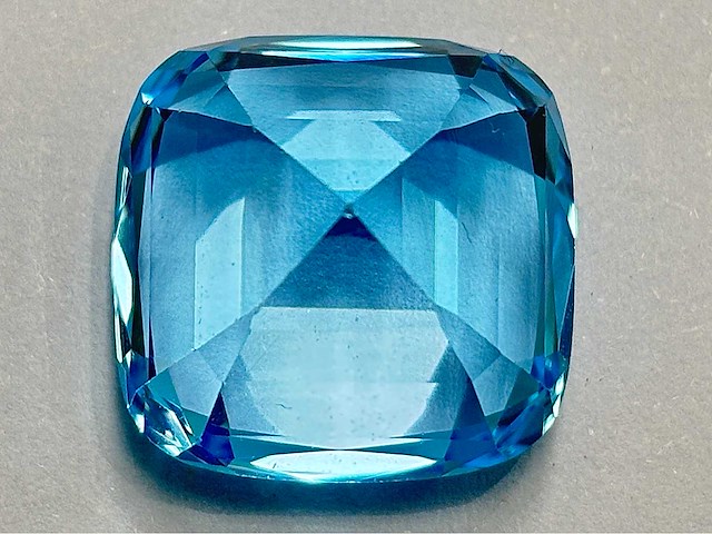 Blauwe topaas 33.53 carat natuurlijke topaas - afbeelding 4 van  4
