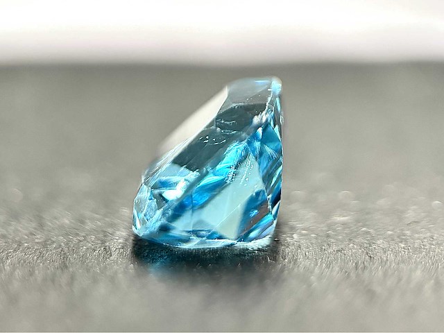Blauwe topaas 9.67 carat - afbeelding 2 van  4