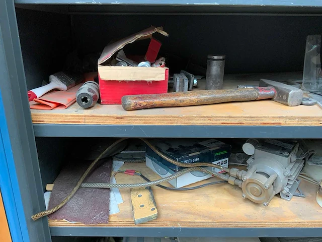 Blerk kast met inhoud - afbeelding 6 van  18