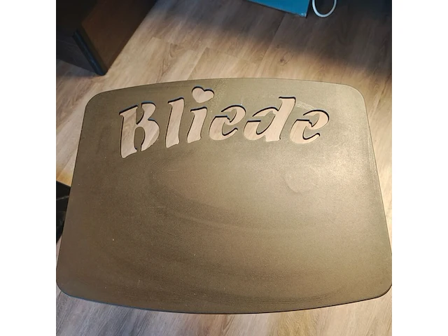 "bliede" tafel, zwart - afbeelding 1 van  3