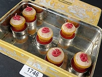 Blik met kunstkoekjes als kaarsjes - afbeelding 2 van  5