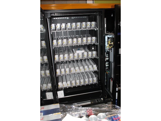 Blikjes vending machine vendo sanden sve dm9. nieuw. machine heeft 59 posities en is v.v. nayax betaalsyste... - afbeelding 5 van  5