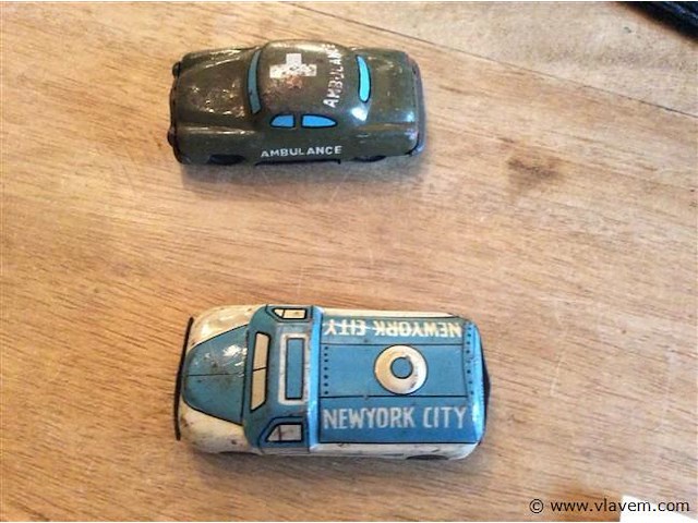 Blikken autootjes 2stuks - afbeelding 2 van  2