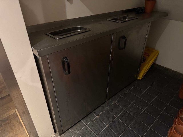 Blikken dispenser - afbeelding 1 van  3