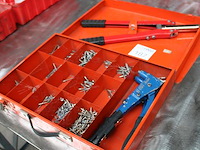 Blindklinknageltang en 2 poptangen in metalen kist. - afbeelding 2 van  2