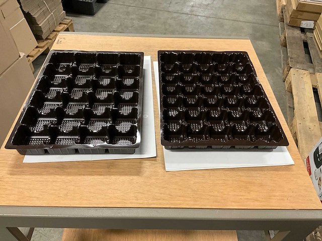 Bliston 8 / 9 vaks inleg tray partij plastic verpakkingen met partij bruine inlegtrays - afbeelding 6 van  11