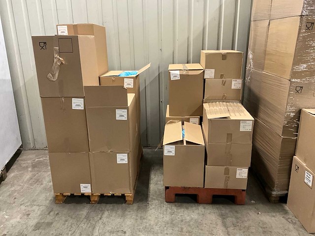 Bliston 8 / 9 vaks inleg tray partij plastic verpakkingen met partij bruine inlegtrays - afbeelding 1 van  11