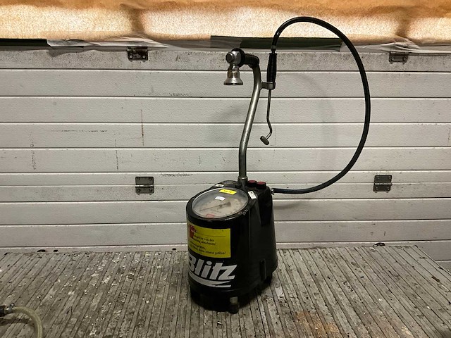 Blitz pneustar ii pneumatisch bandenpomp drukvat - afbeelding 1 van  4