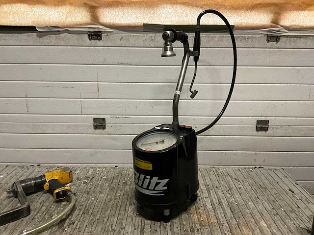 Blitz pneustar ii pneumatisch bandenpomp drukvat - afbeelding 1 van  5