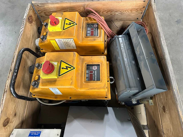 Block, aro - partij elektronica: lasbesturingen en industriële elektrische besturingsapparatuur - afbeelding 3 van  5
