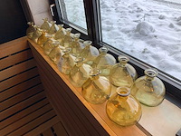 Bloem vazen - fles geel glas (18x) - afbeelding 1 van  2