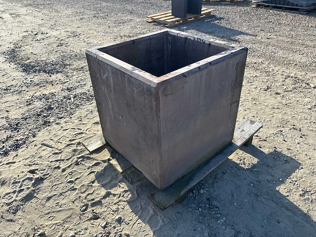 Bloembak beton - antraciet - 50 x 50 x 50 cm (2x) - afbeelding 1 van  3