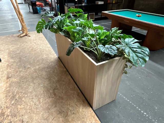 Bloembak v.v kunstbloemen 160x44x83cm - afbeelding 2 van  4