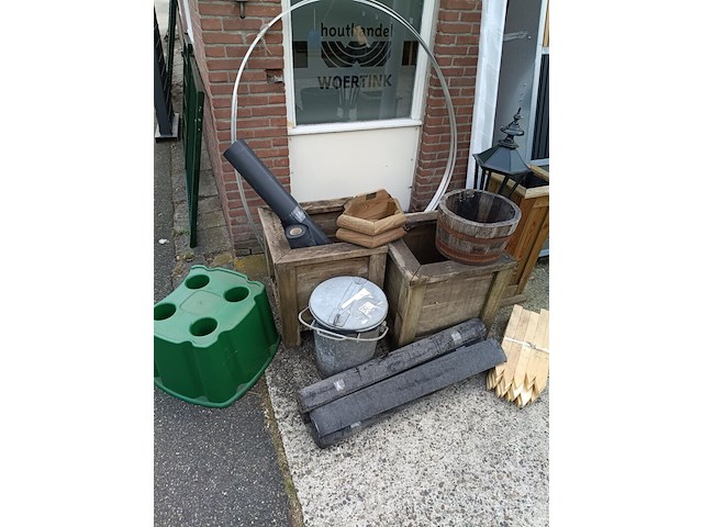 Bloembakken en dakbedekking - afbeelding 1 van  10