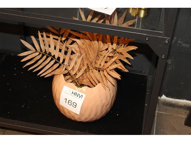 Bloemenvaas met kunstbladeren hoogte ca. 30 cm. - afbeelding 1 van  2