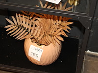 Bloemenvaas met kunstbladeren hoogte ca. 30 cm. - afbeelding 1 van  2