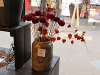 Bloempot met diverse decoratie hoogte 30 cm.