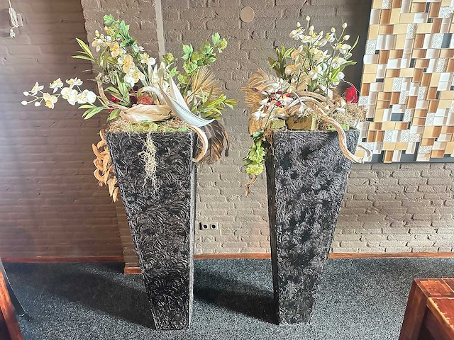 Bloempot met kunstbloemen (2x) - afbeelding 1 van  5