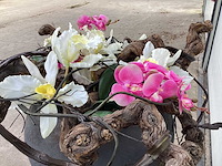 Bloempot met wijnranken en kunstorchidee - afbeelding 3 van  4