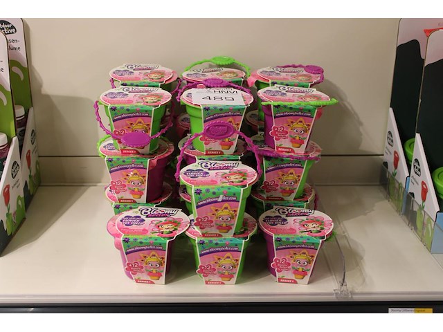 Bloempotjes bloomy bells, 22 stuks op schap. - afbeelding 1 van  2