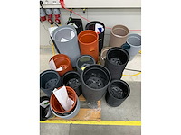 Bloempotten kunststof op pallet - afbeelding 3 van  3