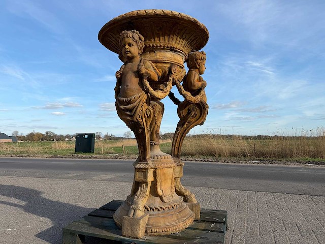 Bloemvaas met putti - afbeelding 1 van  5