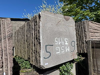 Blok graniet - voorraad natuursteen - afbeelding 1 van  1