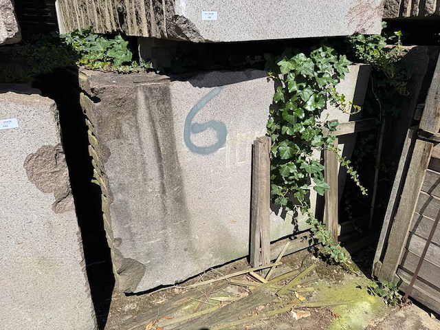Blok graniet - voorraad natuursteen - afbeelding 1 van  1