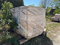Blok marmer - voorraad natuursteen - afbeelding 1 van  2
