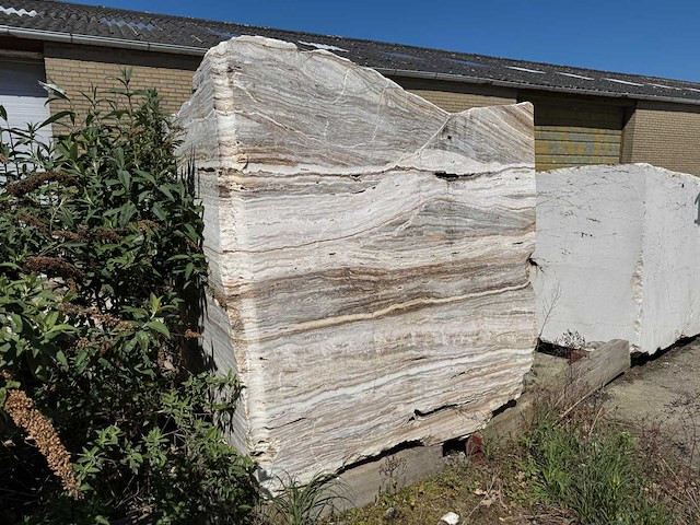 Blok marmer - voorraad natuursteen - afbeelding 2 van  2
