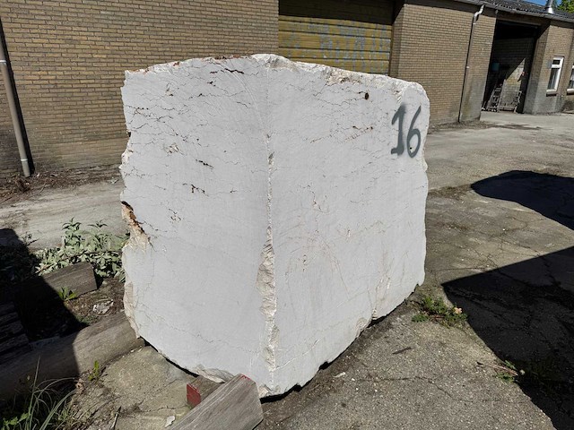 Blok marmer - voorraad natuursteen - afbeelding 2 van  2