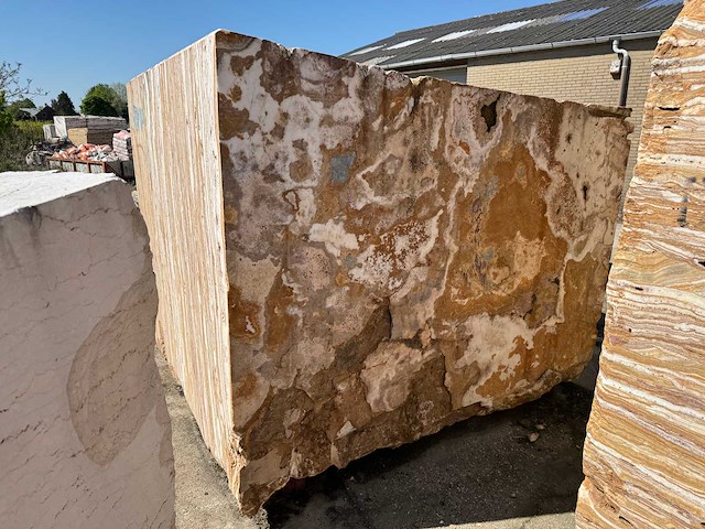 Blok marmer - voorraad natuursteen - afbeelding 2 van  2