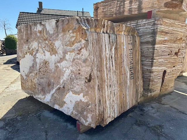 Blok marmer - voorraad natuursteen - afbeelding 1 van  2