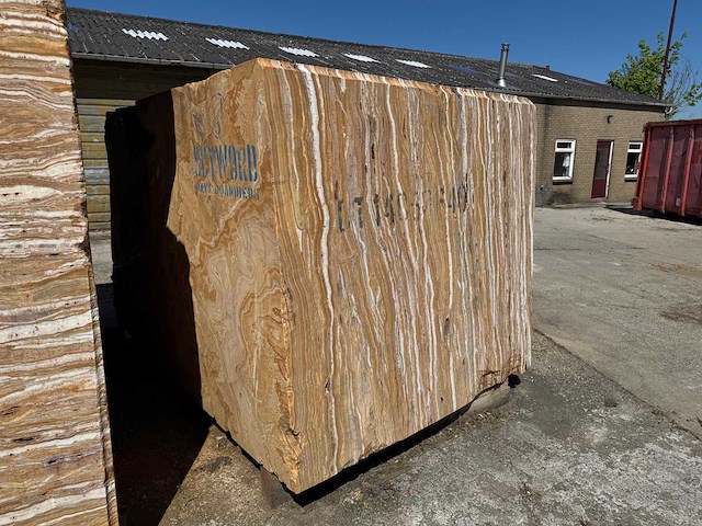 Blok marmer - voorraad natuursteen - afbeelding 2 van  2